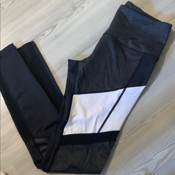 Just Live Black and Gray Leggings - Picture 5 of 5